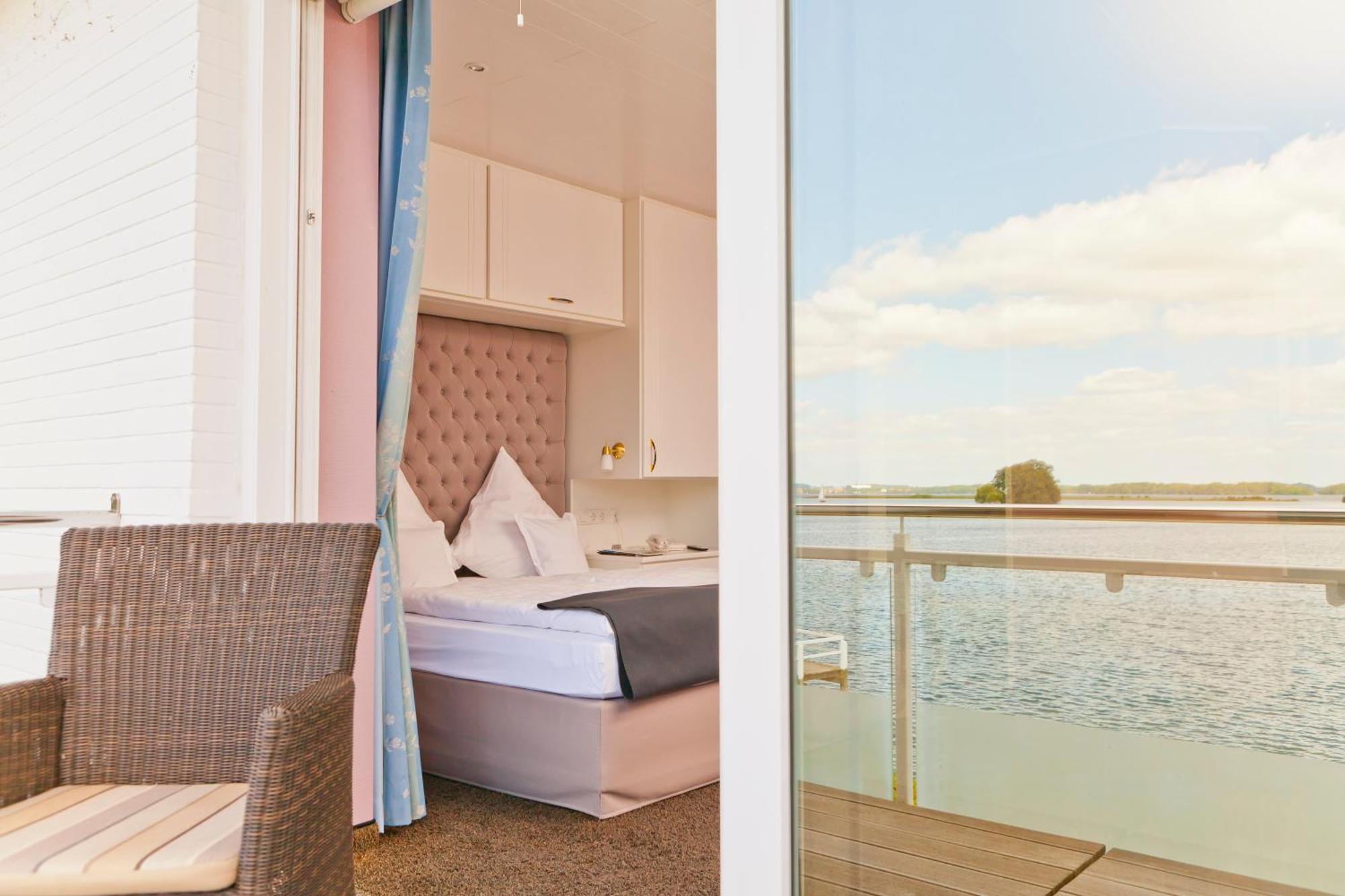 Strauers Hotel Am See Bosau Exterior foto