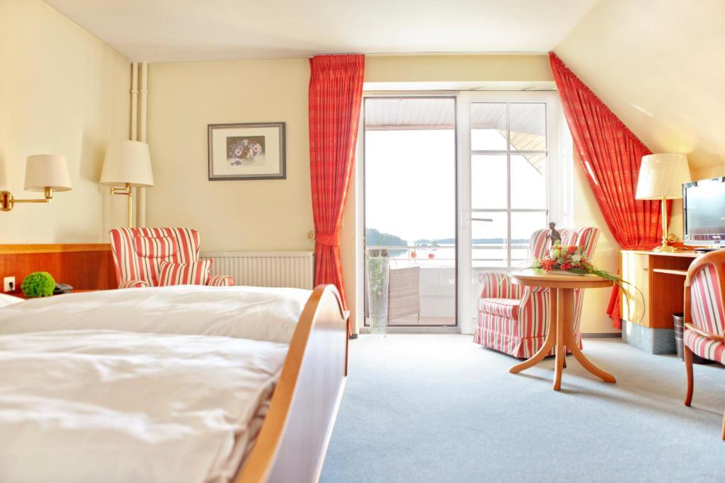 Strauers Hotel Am See Bosau Habitación foto